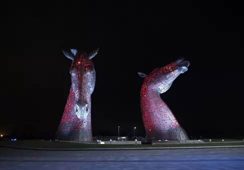 horse head statues 